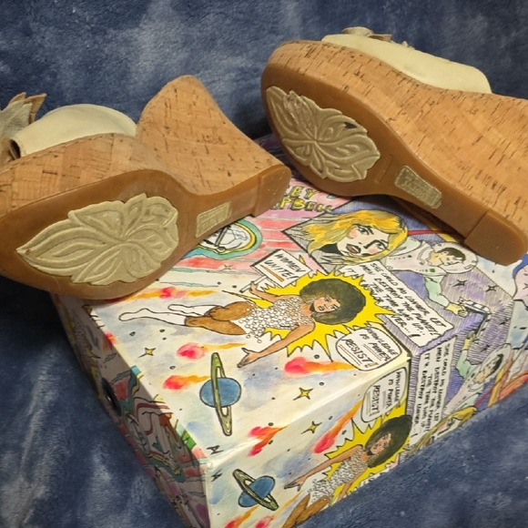 Born Women's Floral Tan and Cream Cork Wedge Sandals - Picture 4 of 8